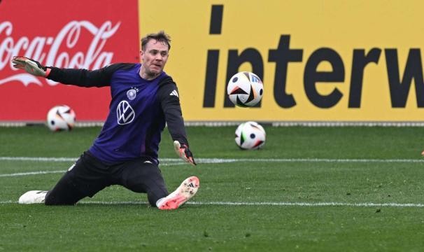 蓝鲸体育下载-诺伊尔戏剧性伤退！影响国家队事小，影响欧冠事大