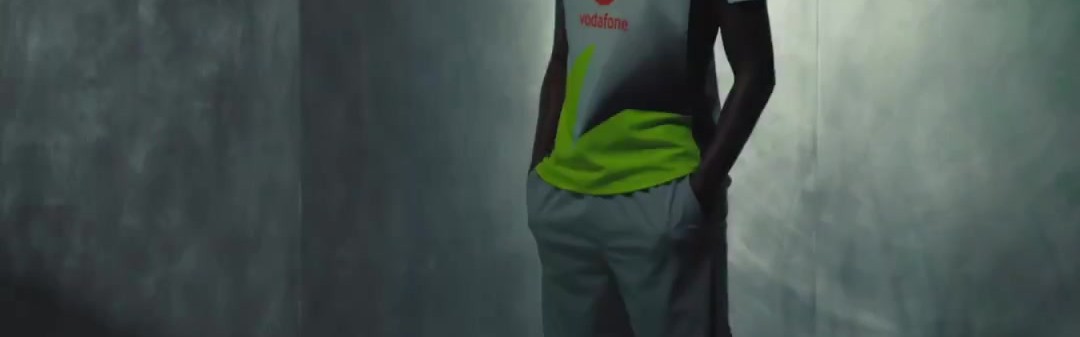 蓝鲸体育网页版-多特发布本赛季客场球衣：银雾灰主色调，拼接黄黑配色图案