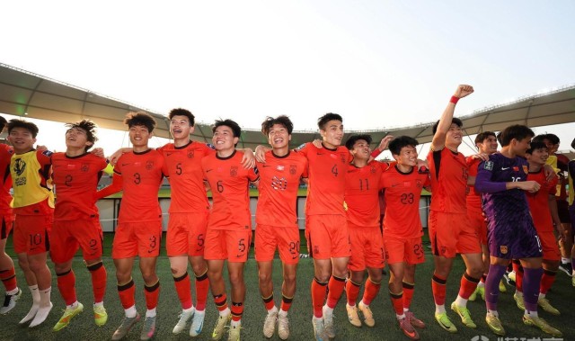 蓝鲸体育官网-苏东：今晚U23国足不要打对攻，要贯彻大脚加身体&amp;amp;二点加定位