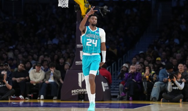 蓝鲸体育APP-第三节爆发了一波！米勒20中8得24分 第三节17分&amp;两度精彩暴扣