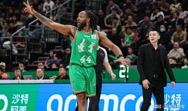 蓝鲸体育-30分惨败后再狂输16分！辽篮赛后疑似内讧：杨鸣离下课不远了？