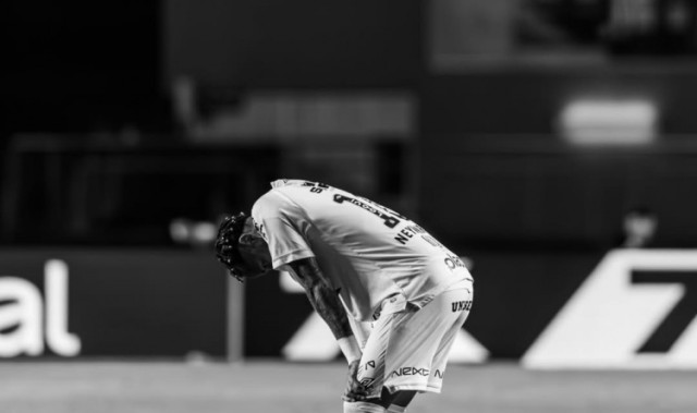 惨败！内马尔社媒晒黑白照：桑托斯不该遭受这样的失利😢